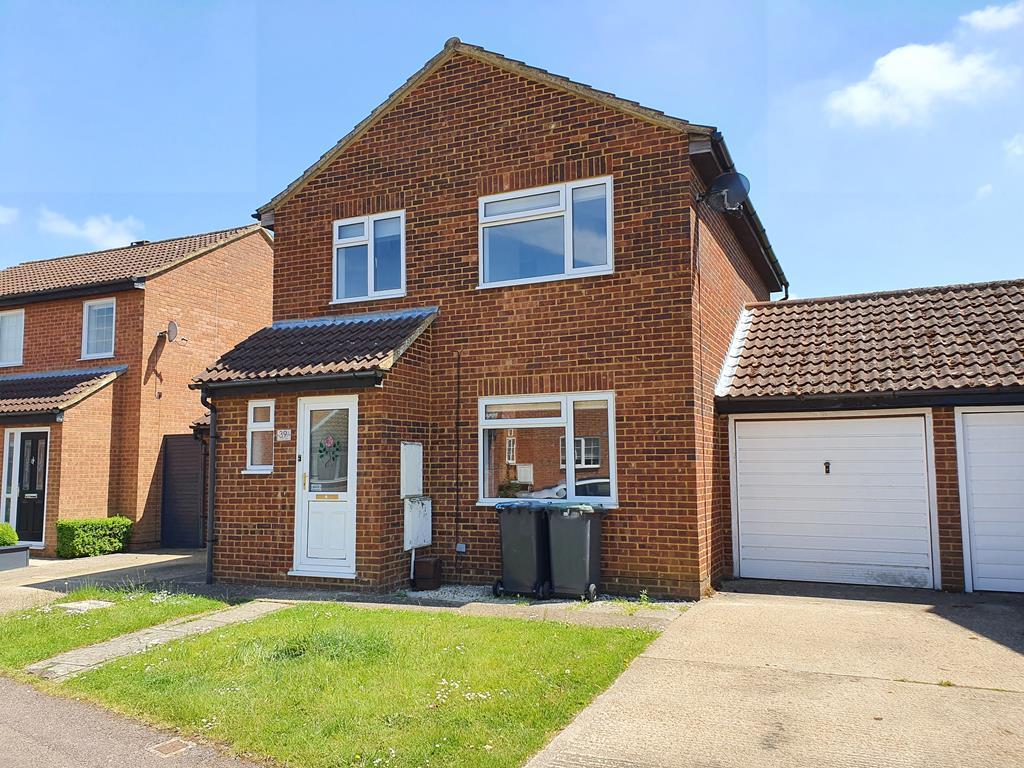 Conway Drive, Flitwick, MK45 3 bed detached house £1,275 pcm (£294 pw)