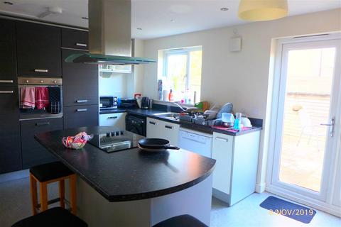 5 bedroom semi-detached house to rent, Bristol BS16