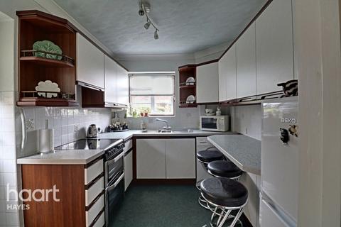 4 Meadow View Road, Hayes, UB4 8EZ