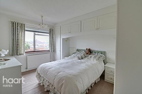 4 Meadow View Road, Hayes, UB4 8EZ