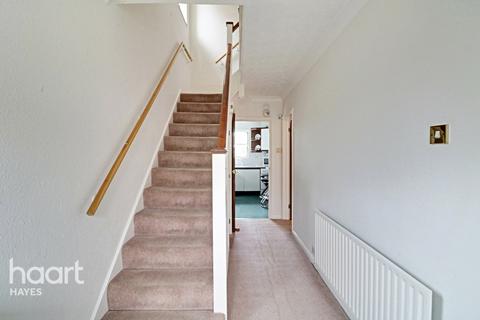 4 Meadow View Road, Hayes, UB4 8EZ