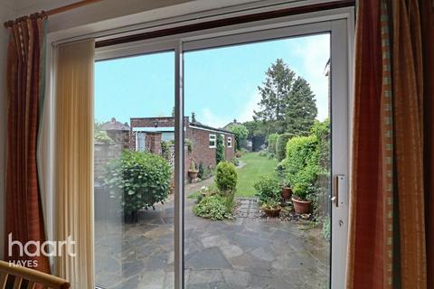 4 Meadow View Road, Hayes, UB4 8EZ