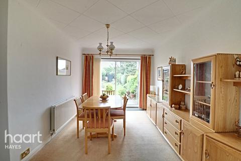 4 Meadow View Road, Hayes, UB4 8EZ