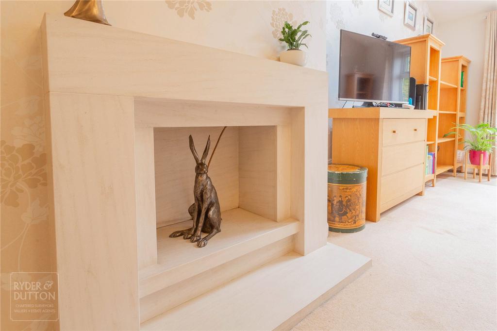 Feature Fire Place: