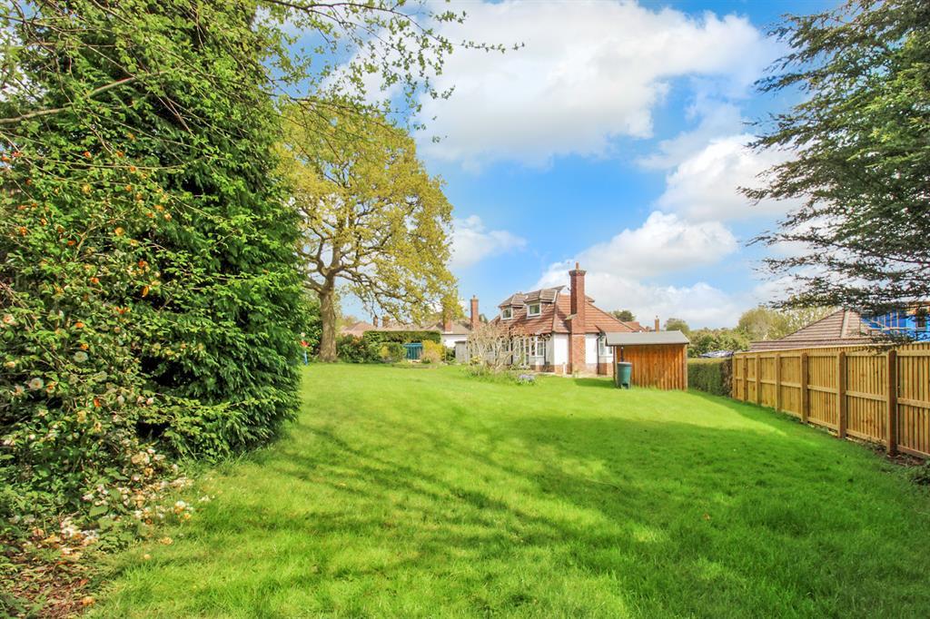 Lark Hill Crescent, Ripon, HG4 2HN 3 bed bungalow £350,000