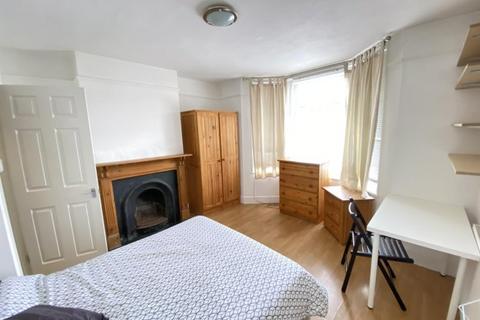 6 bedroom house share to rent, HOOK ROAD