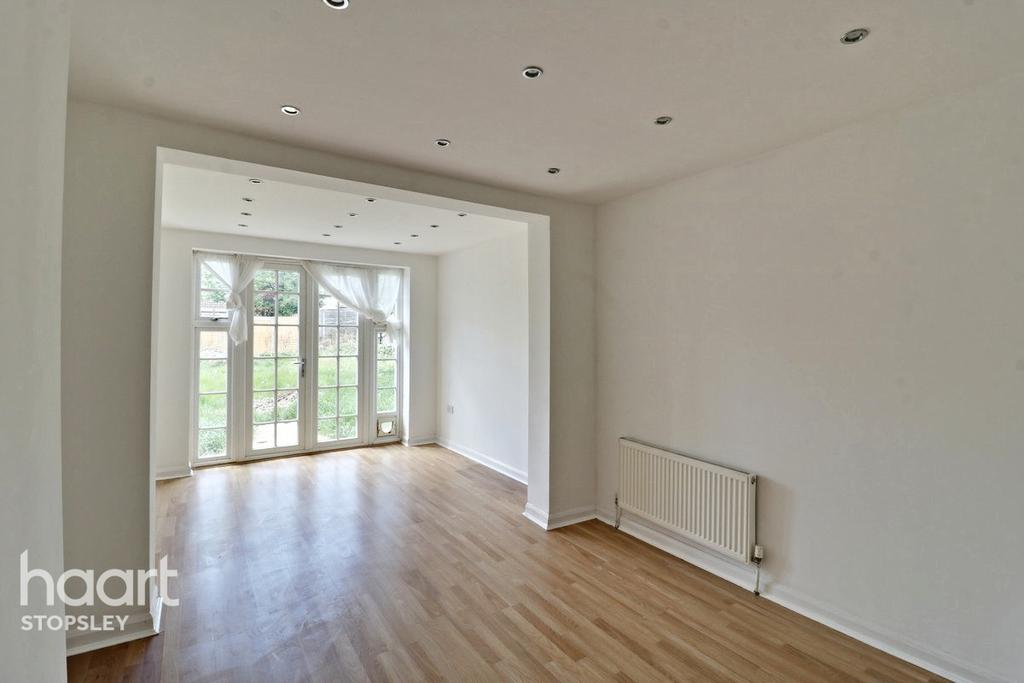 Somerset Avenue, Luton 3 bed semidetached house £325,000