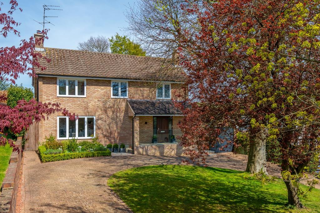 Castle Hill, Berkhamsted HP4 4 bed detached house £1,475,000