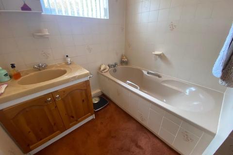 10 Chantry Close, Great Billing, Northampton, NN3 9EG