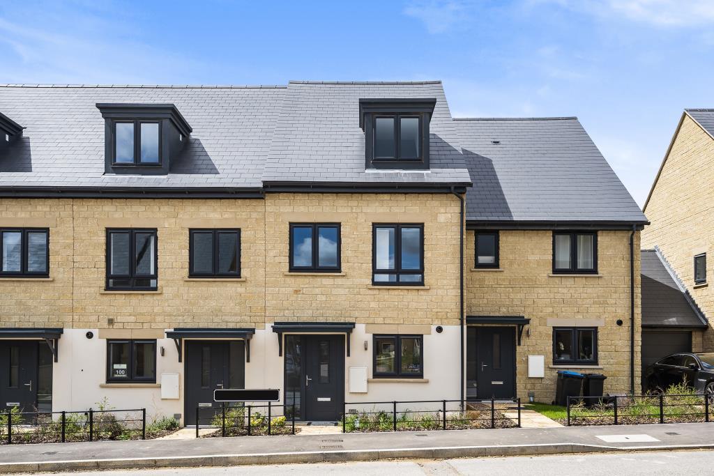 The Crescent, Carterton, OX18 3 bed townhouse £1,300 pcm (£300 pw)