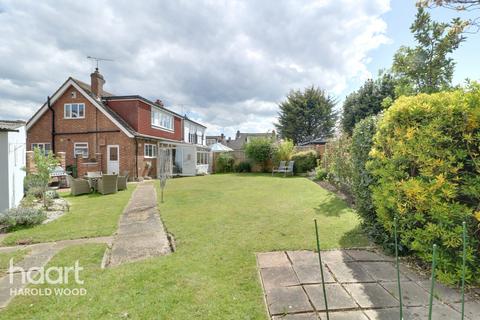 2 Cheveley Close, Romford, RM3 0EU
