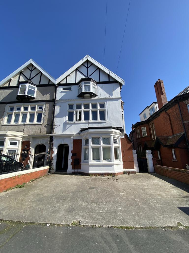 Flat 4 33 Raikes Parade, FY1 1 bed flat £370 pcm (£85 pw)