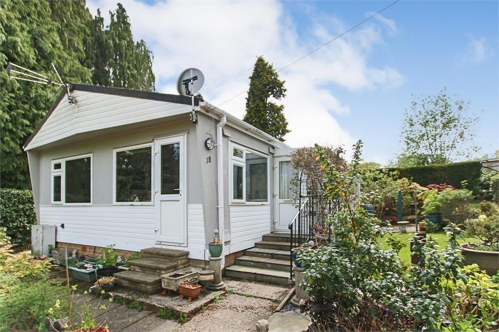 Blackbird Hill, Turners Hill Park, Turners Hill, West Sussex 3 bed park home for sale £175,000