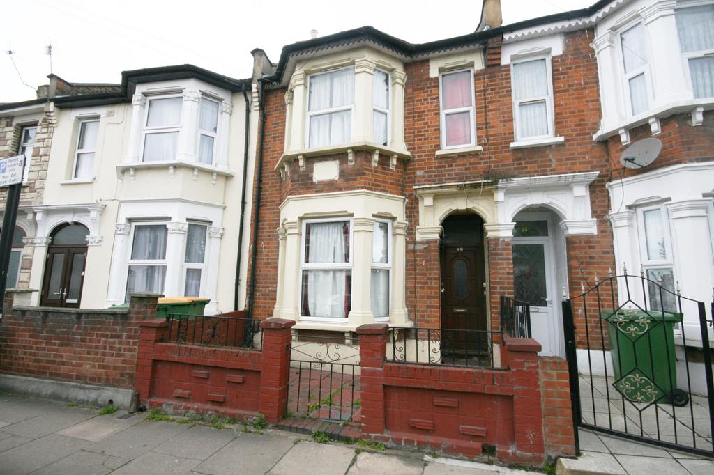 Little Ilford Lane, London, E12 4 bed terraced house £1,850 pcm (£427 pw)