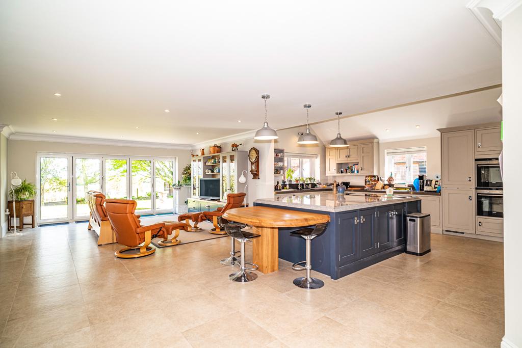 Claremont House, Upper Basildon, RG8 5 bed detached house £2,500,000