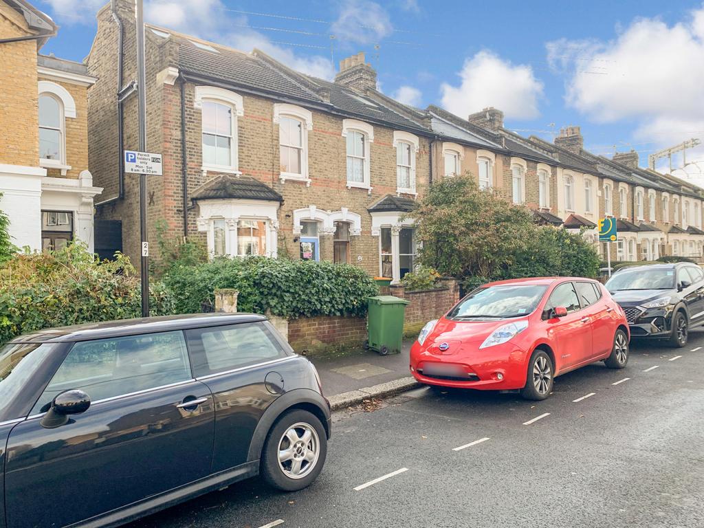 Sebert Road, Forest Gate E7 2 bed flat £1,495 pcm (£345 pw)
