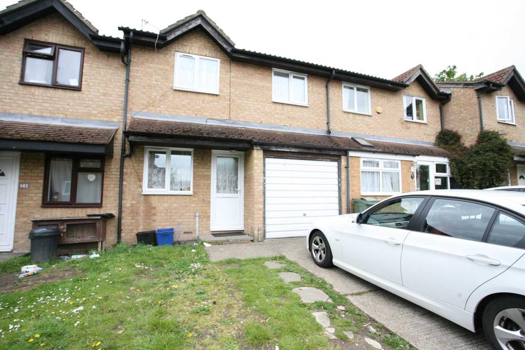 Express Drive, Goodmayes, IG3 3 bed terraced house £1,600 pcm (£369 pw)
