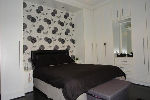 18 Eaves Lane, Chadderton, Oldham, OL9 8RG