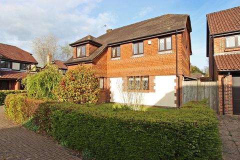 10 Delves, Tadworth, KT20 5UF