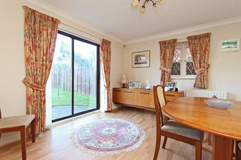 10 Delves, Tadworth, KT20 5UF