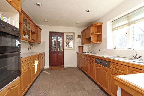 10 Delves, Tadworth, KT20 5UF