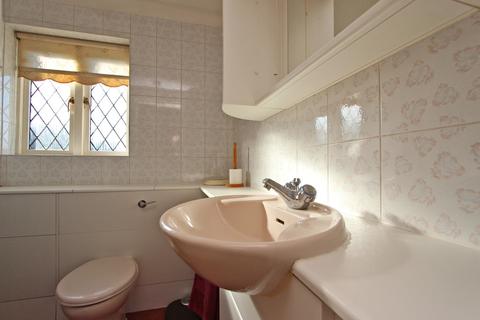 10 Delves, Tadworth, KT20 5UF