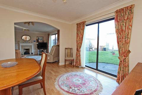 10 Delves, Tadworth, KT20 5UF
