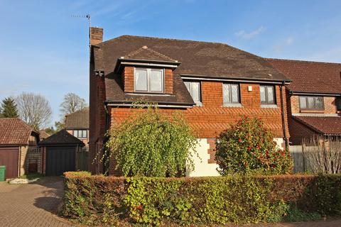 10 Delves, Tadworth, KT20 5UF