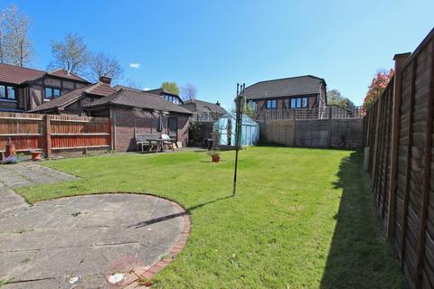 10 Delves, Tadworth, KT20 5UF