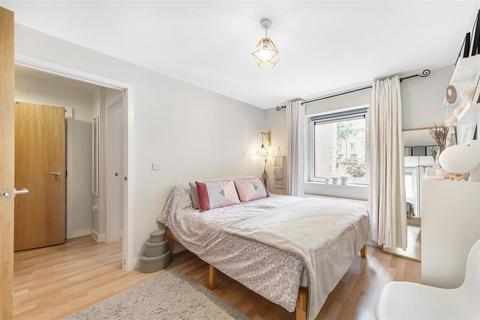 1 bedroom flat for sale, Scott Avenue, SW15
