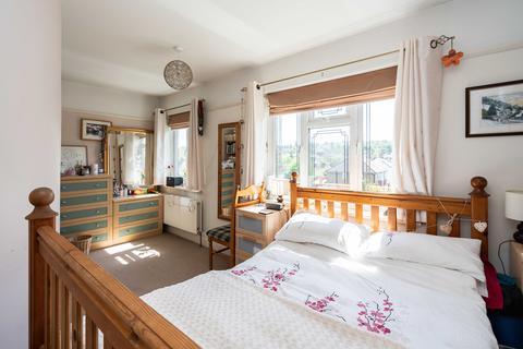 74 Fairfield Drive, Dorking, RH4 1JJ
