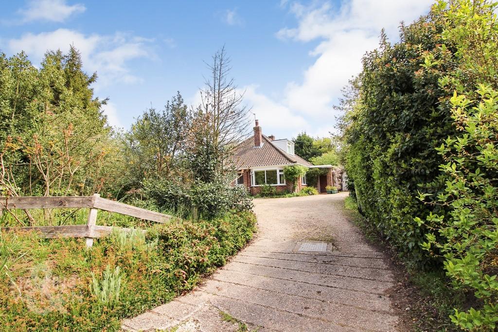 Norton Road, Loddon, Norwich 4 bed chalet £450,000