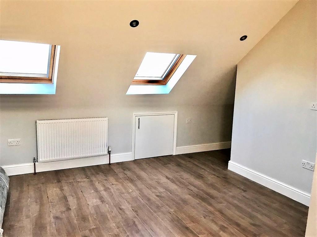 Greenland Crescent, Southall 2 bed ground floor £1,450 pcm