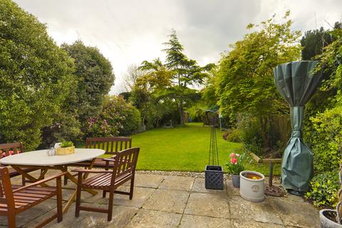 10 Deane Croft Road, Pinner, HA5 1SR