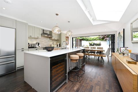 4 bedroom end of terrace house to rent, Bennerley Road, London, SW11