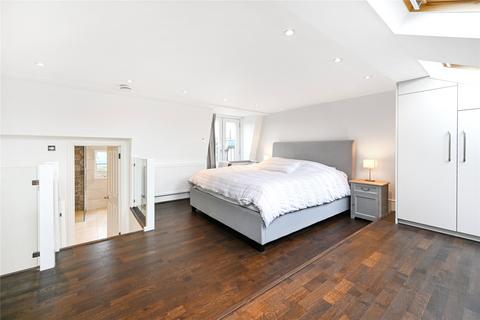 4 bedroom end of terrace house to rent, Bennerley Road, London, SW11