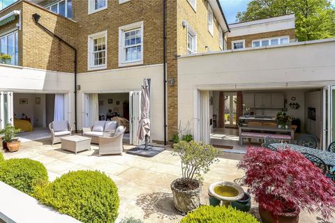 1 Connaught Square, Winchester, SO22 5QQ