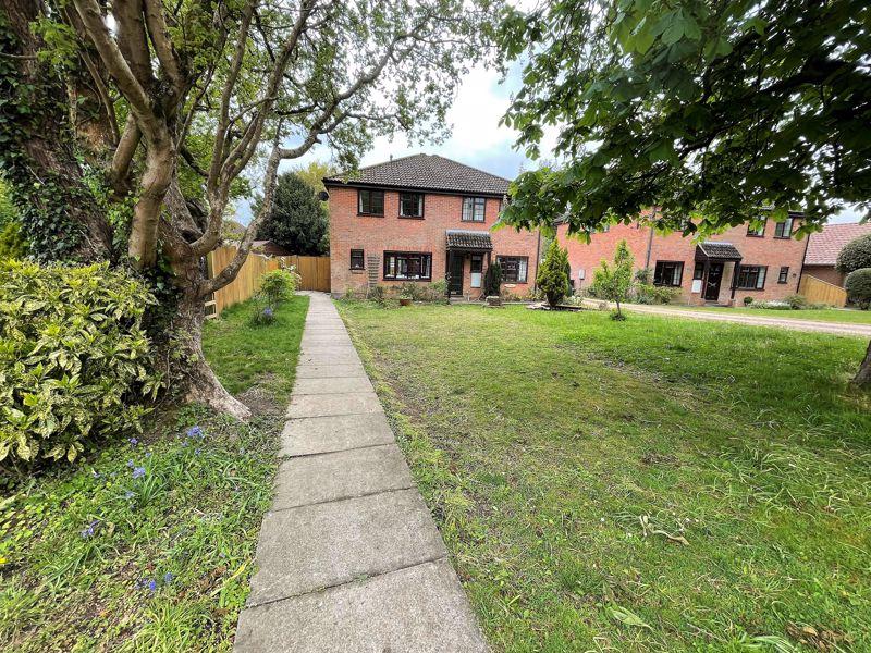 Summerlands, Cranleigh 3 bed semidetached house £410,000