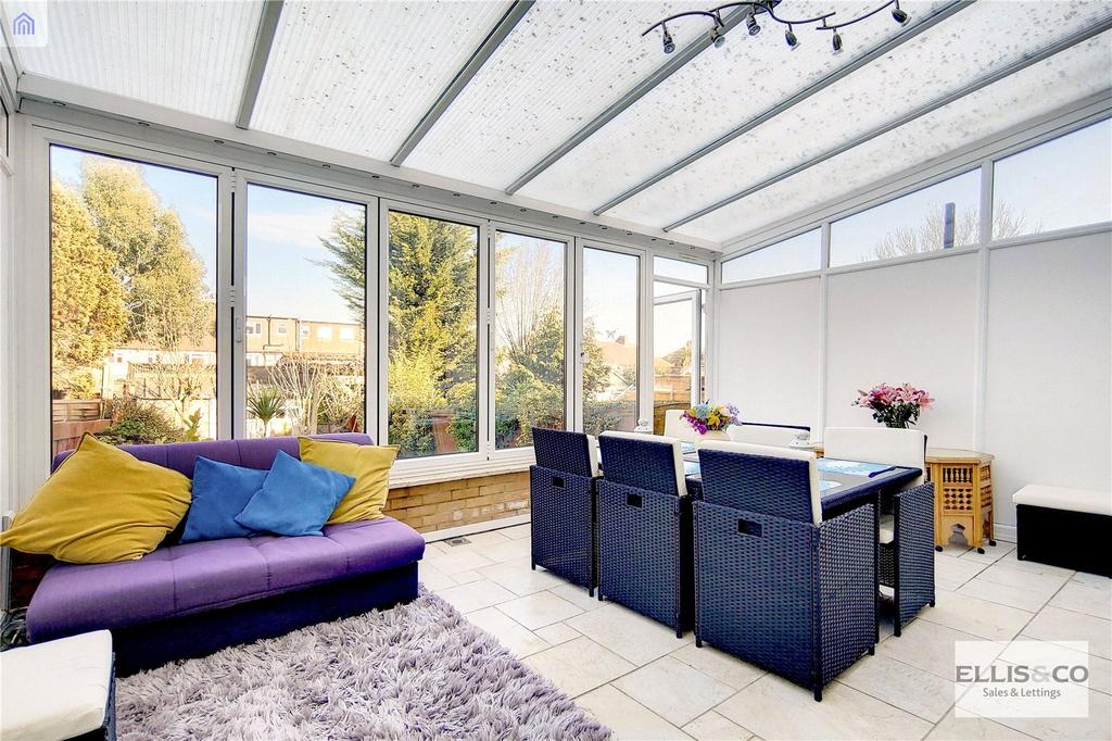 Holden Avenue, Kingsbury, NW9 4 bed terraced house £650,000