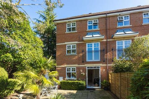 22 Highlands, Farnham Common, Slough, SL2 3JR