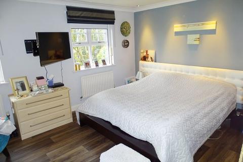 22 Highlands, Farnham Common, Slough, SL2 3JR