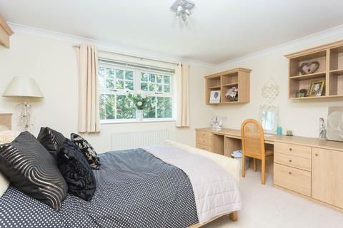 22 Highlands, Farnham Common, Slough, SL2 3JR