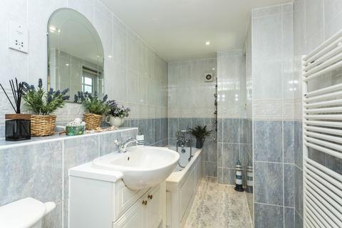 22 Highlands, Farnham Common, Slough, SL2 3JR