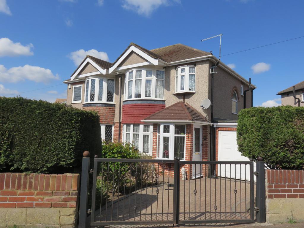 Lowlands Road, Aveley RM15 3 bed semidetached house £370,000