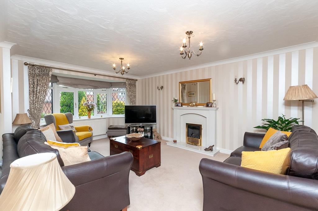 Doeford Close, Culcheth, Warrington, WA3 5 bed detached house £590,000