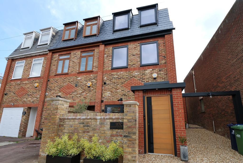 Grove Avenue, Hanwell, London, W7 3EX 4 bed end of terrace house £975,000
