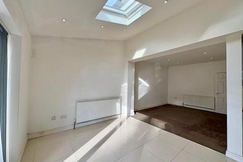 undefined, Alexandra Avenue, Luton, Bedfordshire, LU3 1HE