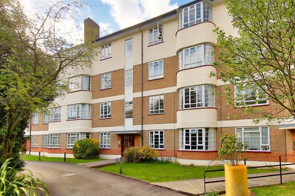 Edge Hill Court, Edge Hill, Wimbledon, SW19 4LW 2 bed flat £1,550 pcm