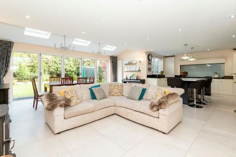 4 Birchtree Close, Bowdon, Altrincham, WA14 3PP