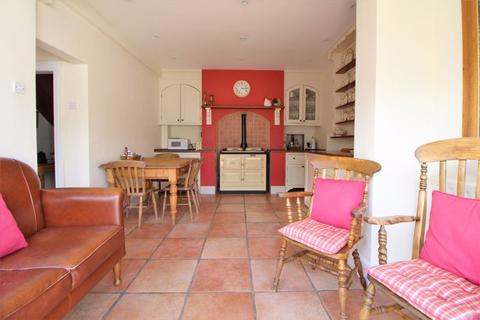 2 Mostyn Square, Parkgate, Neston, CH64 6SL